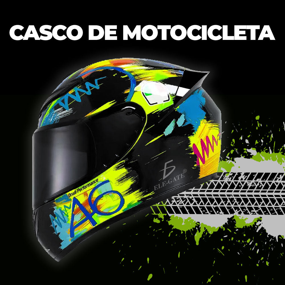 Casco para motociclista con visera retráctil